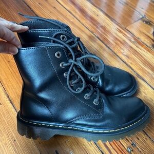 Dr. Doc Martens Women's Sz 7